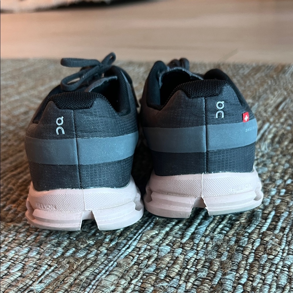 On Clouds Women's Gray Running Shoes - Picture 3 of 3